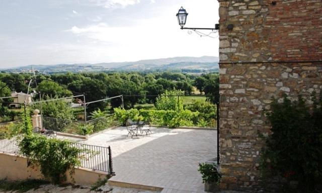 Gli Appartamenti Di Torre Bertona โตดี ภายนอก รูปภาพ