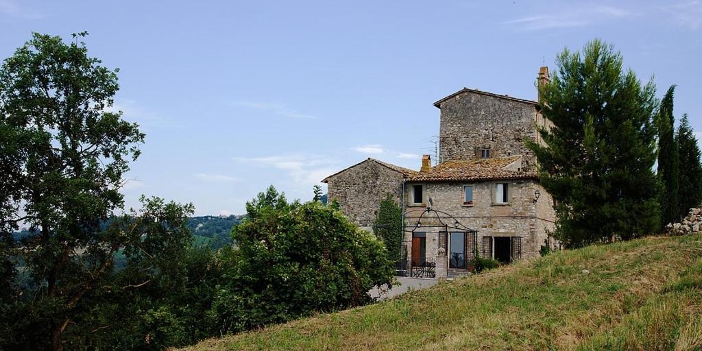 Gli Appartamenti Di Torre Bertona โตดี ภายนอก รูปภาพ