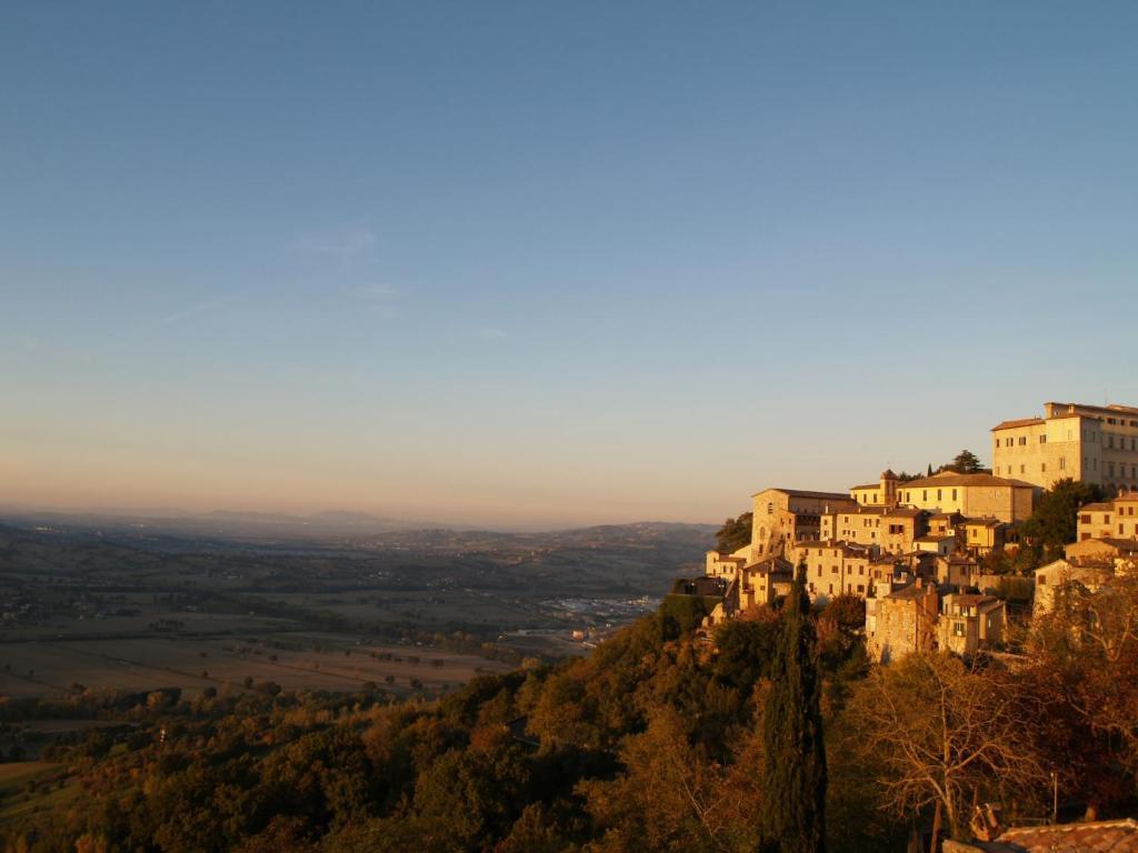 Gli Appartamenti Di Torre Bertona โตดี ห้อง รูปภาพ